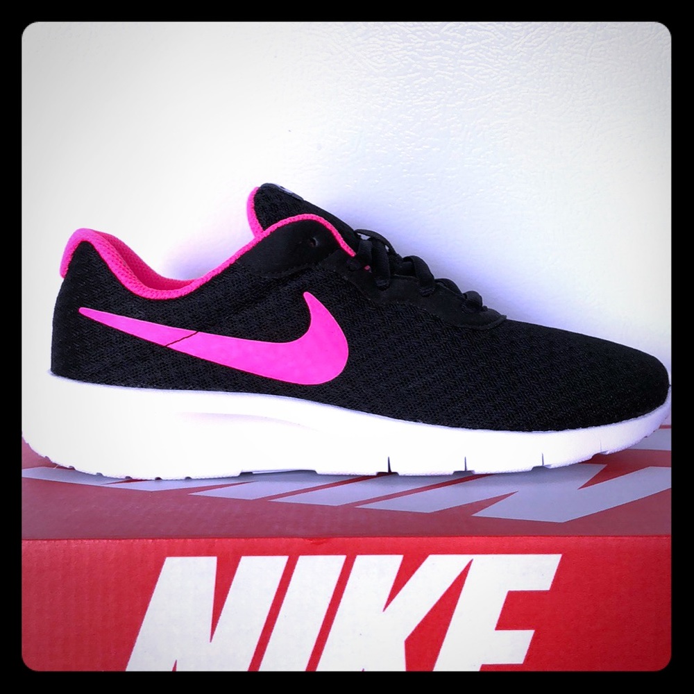BRAND NEW Nike Tanjun (GS)!!!